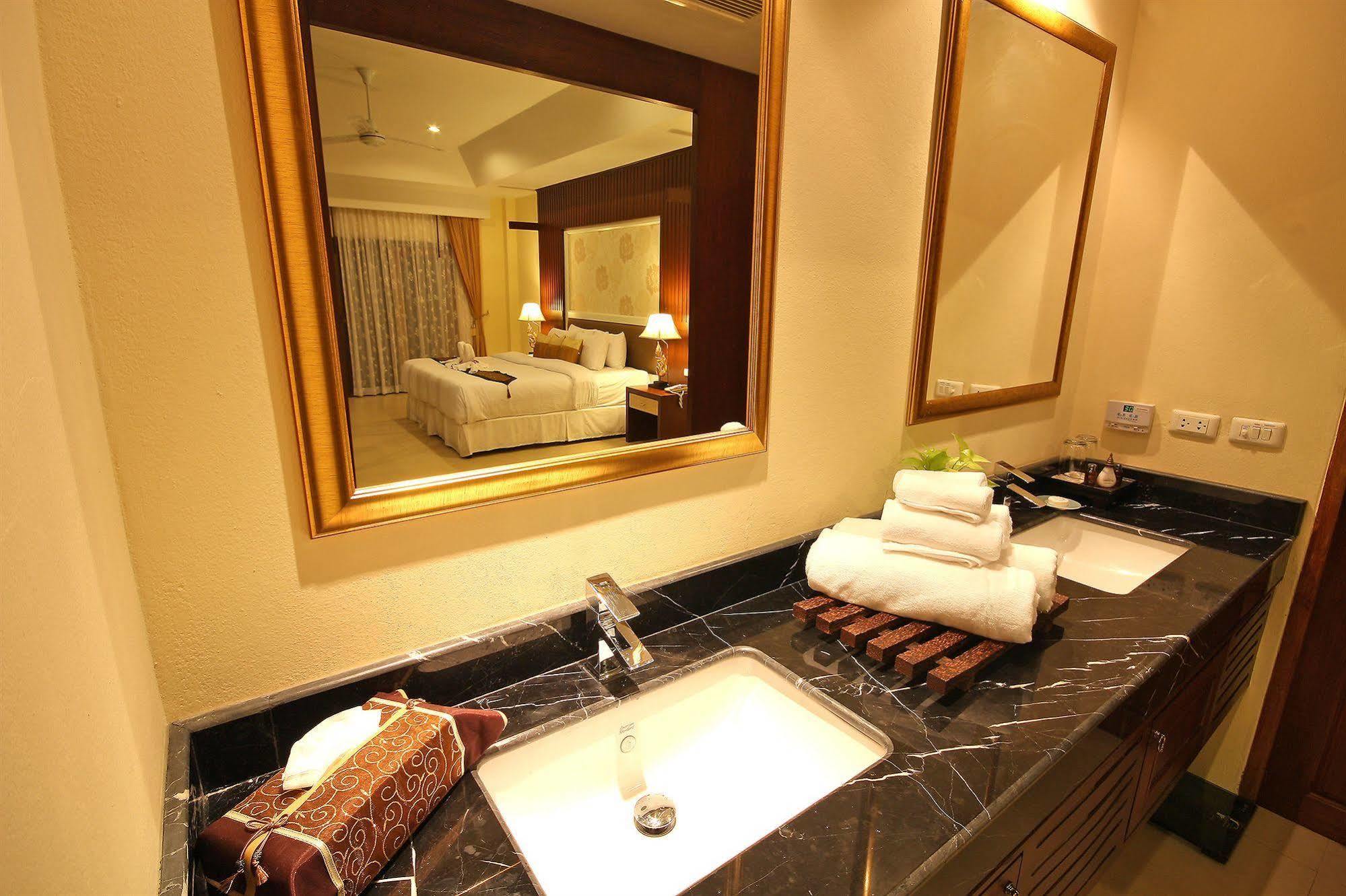 Thai Thani Pool Villa Resort Csomtien-part Kültér fotó